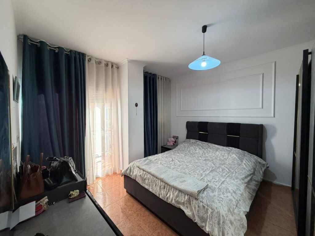 Apartment 1+1 for rent at Komuna e Parisit.