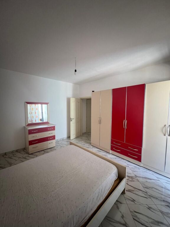 Jepet me qera apartment 2+1 te bar unik YZBERISHT 50000 lek mobiluar ashensor  