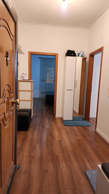 Jepet me qera 1+1 plazh mbrapa pelikanit