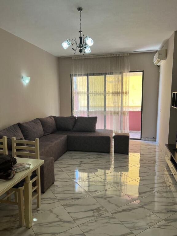Jepet me qera apartment 2+1 te bar unik YZBERISHT 50000 lek mobiluar ashensor  