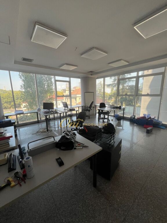BLLOK, LOCALE UFFICIO IN AFFITTO