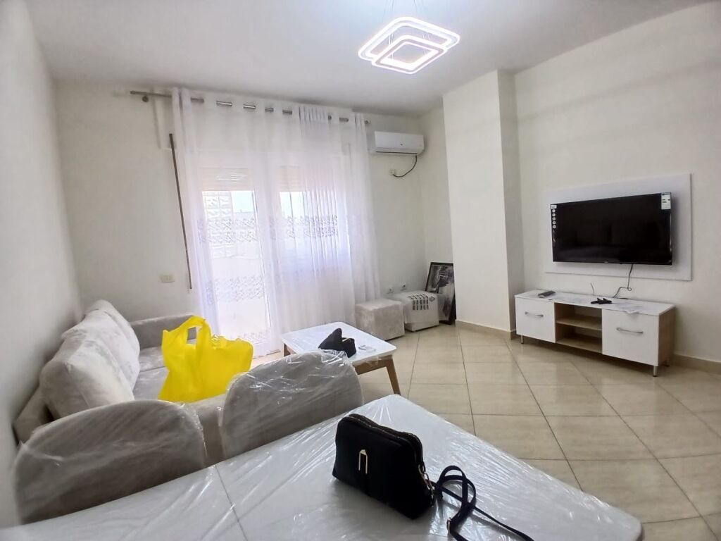 Jepet Me Qera Apartament 1+1+1 Ballkon