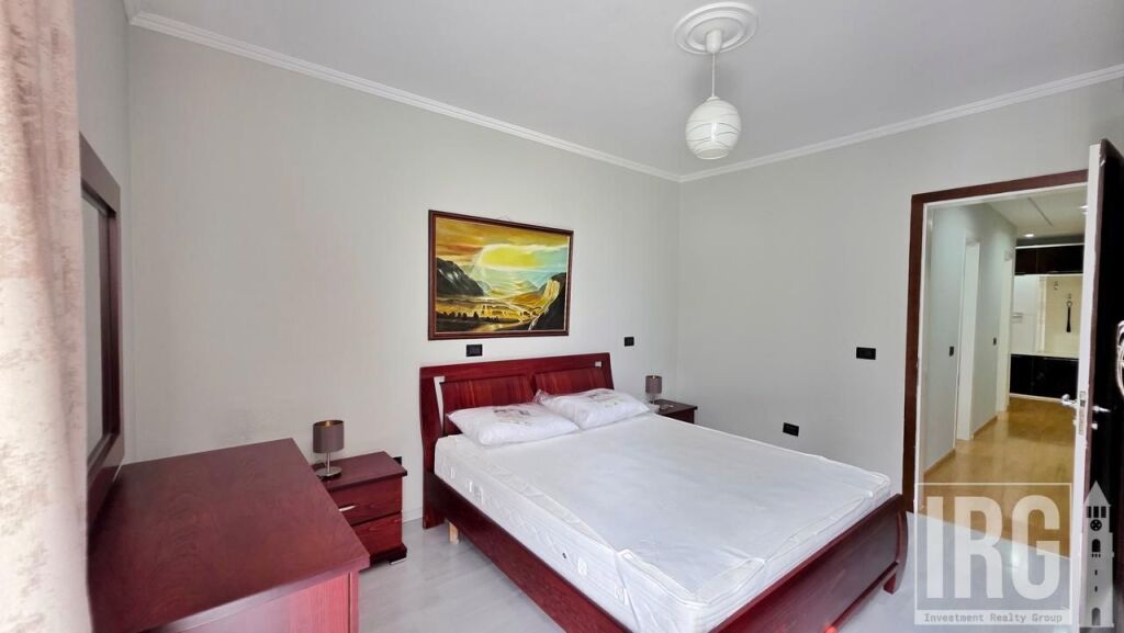 Jepet me qira apartament modern 2+1+2 tek Kompleksi E-88 , ish Ekpozita , Rruga Myslym Shyri .