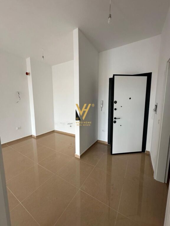 JEPET ZYRE 71 M2 ME QERA TE BULEVARDI I RI 60.000 LEKE