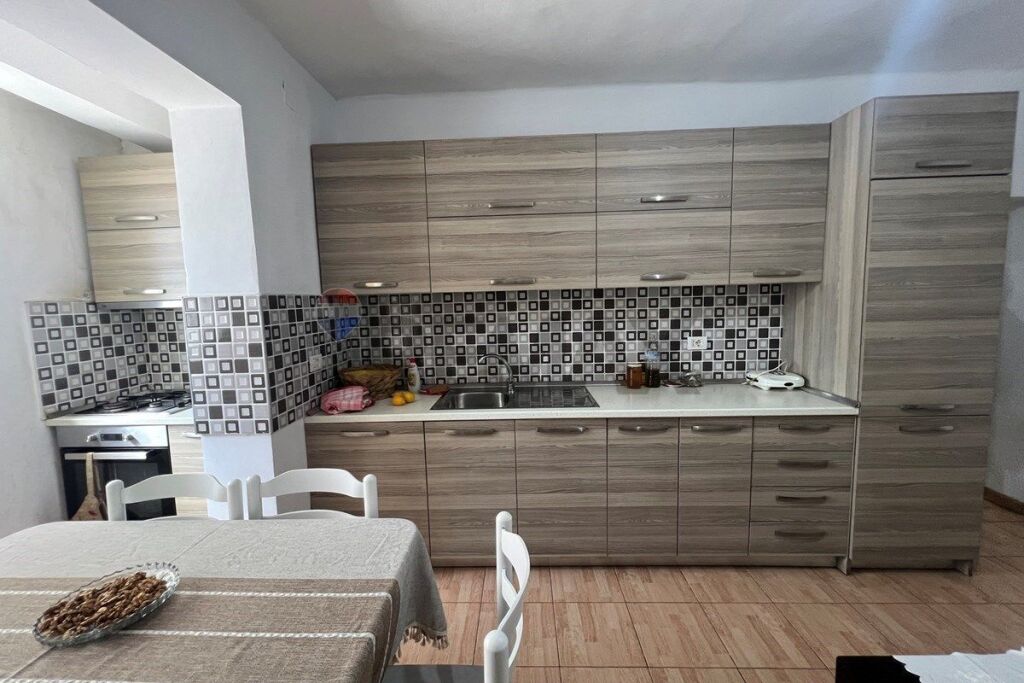 🏡 APARTAMENT 2+1 ME QIRA – RRUGA PELIVAN LESKAJ, VLORË 🌊