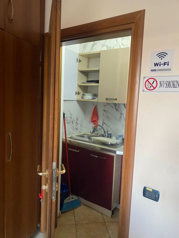 JEPET ME QIRA GARSONIERE - YRSHEK, TE QTU, TIRANE