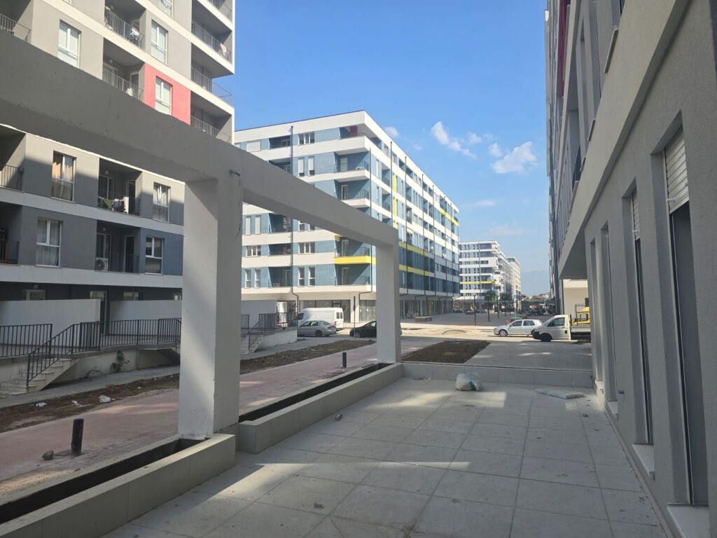 Apartament me Verande ne Univers City