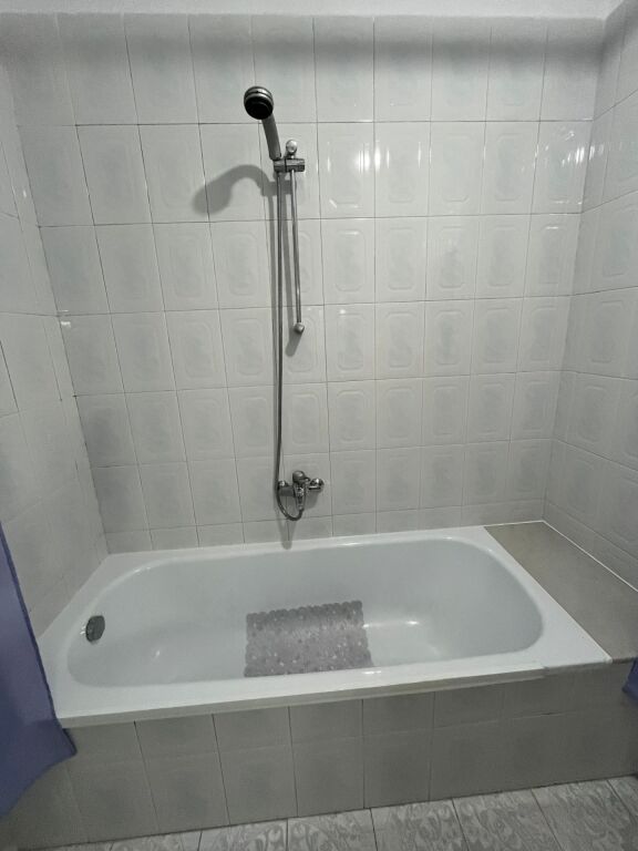 Tirane, house for rent 2+1+Balcony 1st Floor, 110 m² 600 € (Kristina Koljaka, 150m from American Hospital 2, Tirana)
