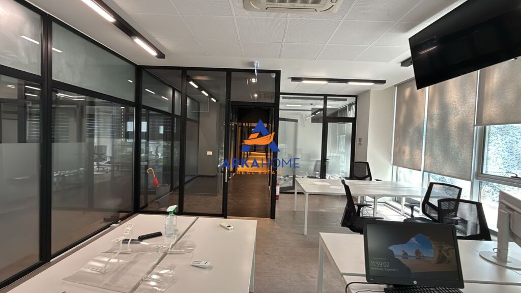 BUSINESS PREMISES FOR RENT 600 M2 "NEAR THE ARTISTIC HIGH SCHOOL" 15,000 EURO