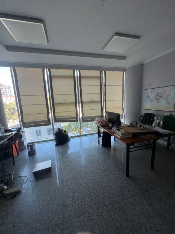 BLLOK, LOCALE UFFICIO IN AFFITTO