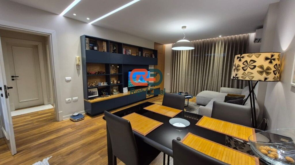 Tek Brryli, Shitet Super Apartament 1+1, Me Strukture Te Rregullt Dhe I Investuar Totalisht !!!!