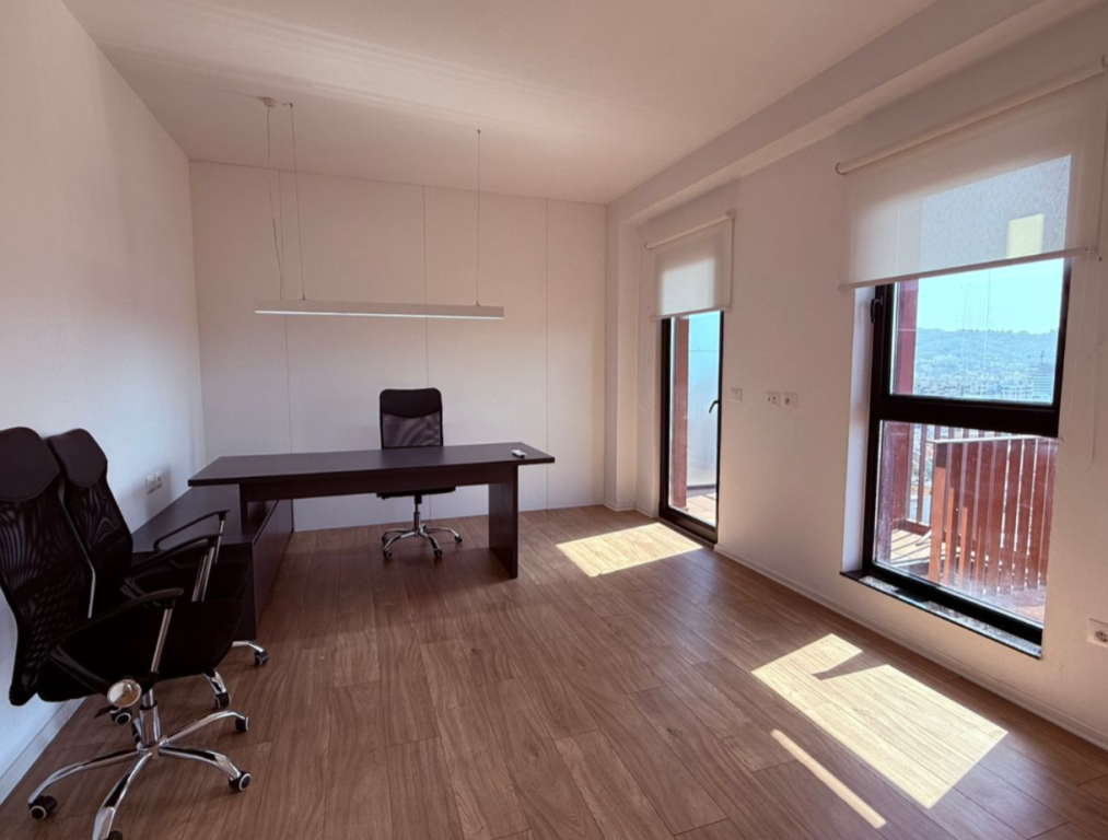 Appartamento 2+1+2 per ufficio in affitto presso Rezidenca Garden Building, Rruga e Kavajes.
