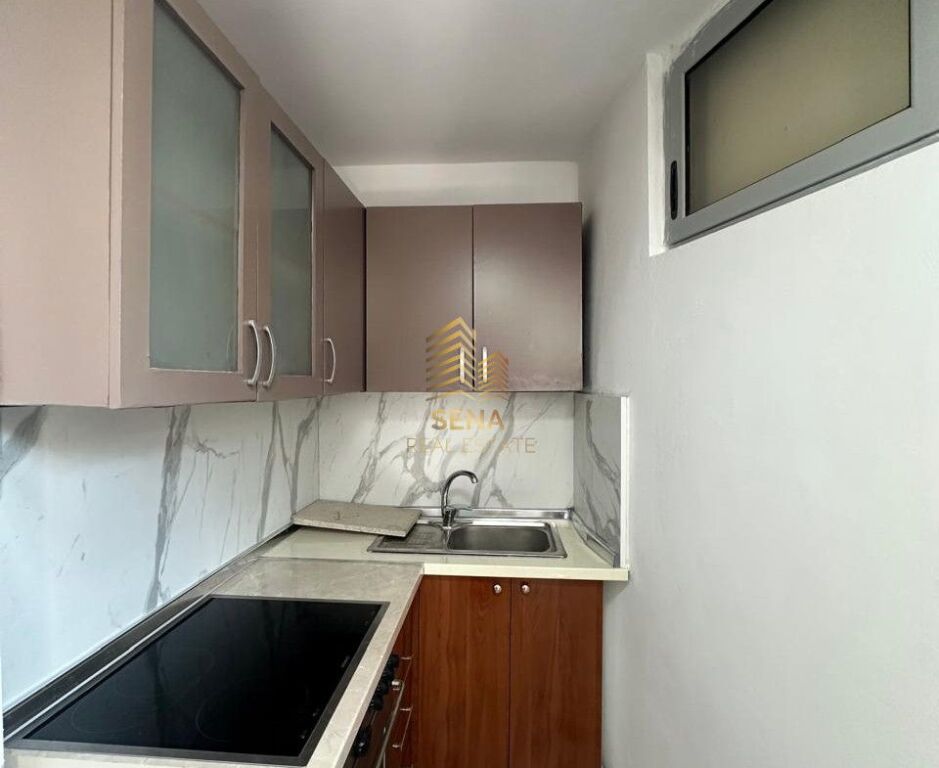 Rent, Studio, Xhamllik, 30,000 Leke/month
