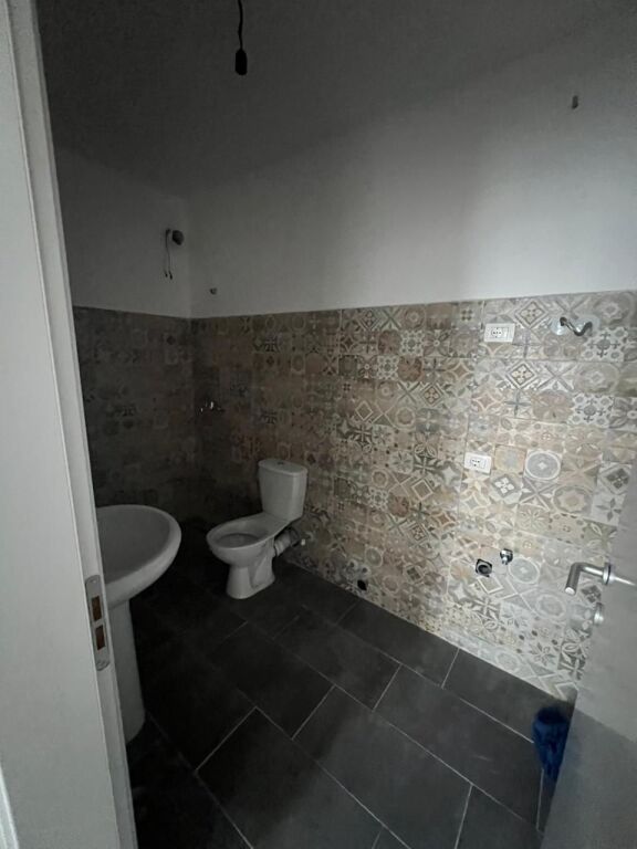 Apartament me Qira / Në Shitje në Shijak