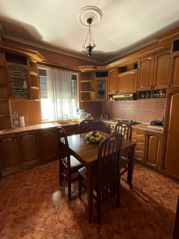 Apartament 2+1 me qera prane Zojes Se Keshillit te Mire