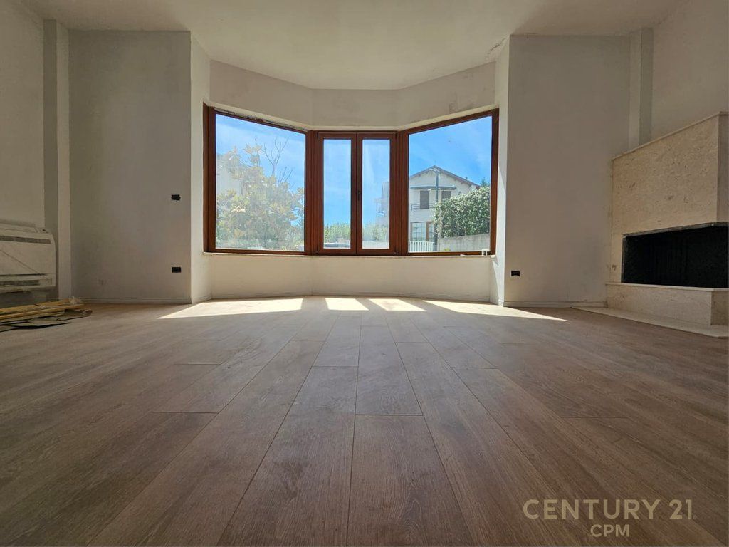 VILLA SU DUE PIANI IN VENDITA A VISHNJE, VICINO A TEG
