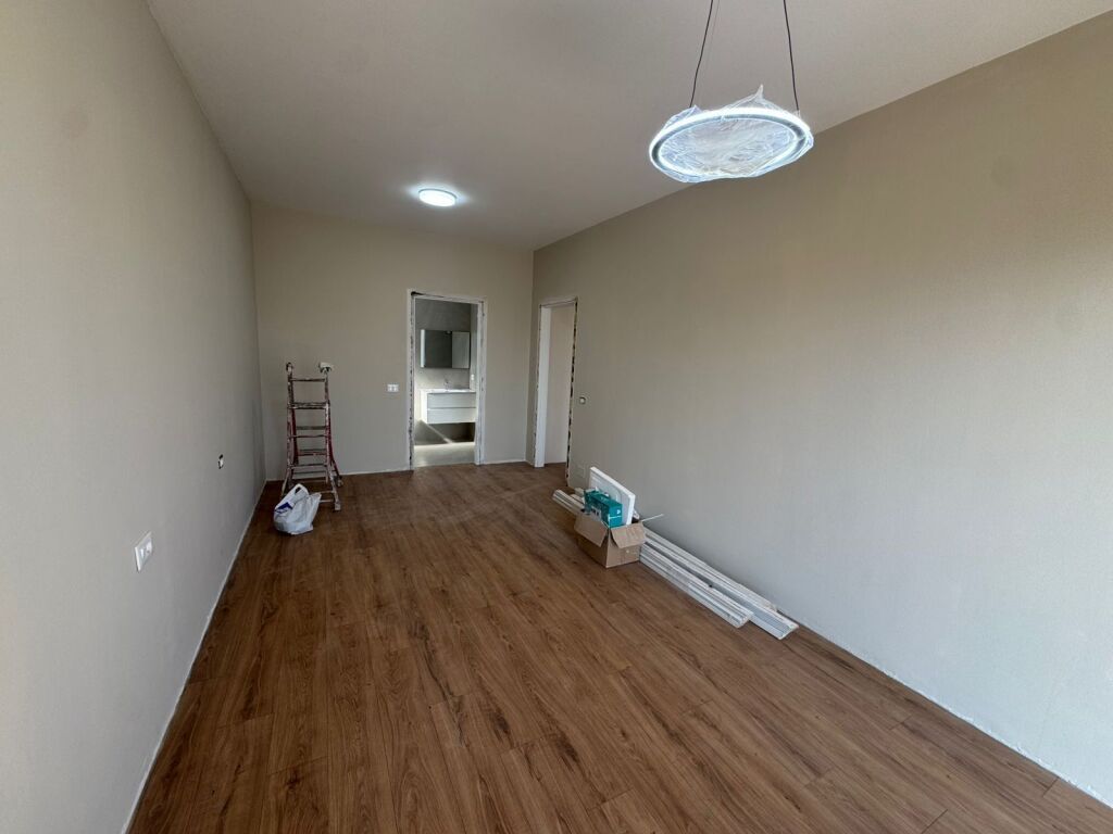 Shitet apartament 2+1+2, Astir