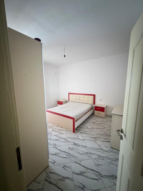 Jepet me qera apartment 2+1 te bar unik YZBERISHT 50000 lek mobiluar ashensor  