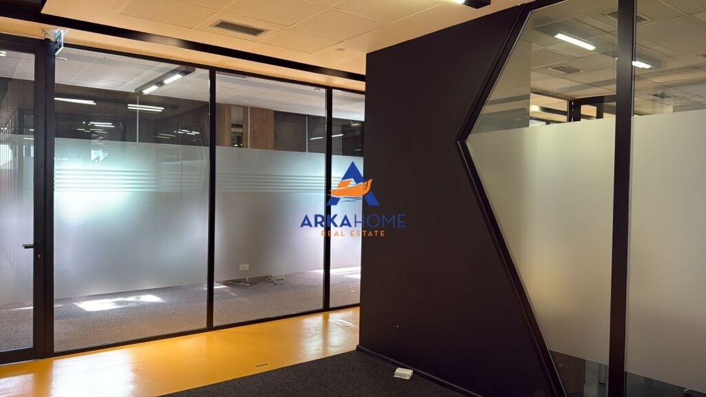 BUSINESS PREMISES FOR RENT 600 M2 "NEAR THE ARTISTIC HIGH SCHOOL" 15,000 EURO