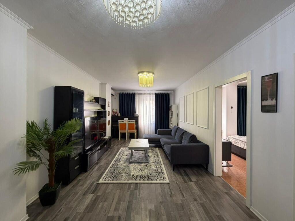 Apartment 1+1 for rent at Komuna e Parisit.