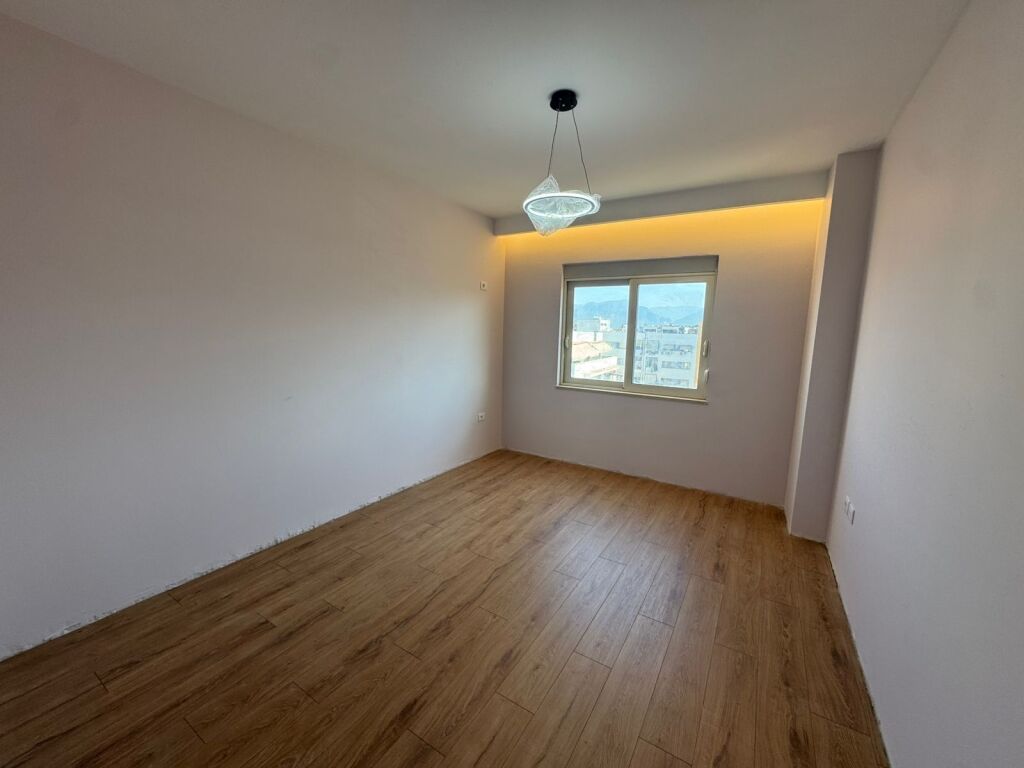 Shitet apartament 2+1+2, Astir