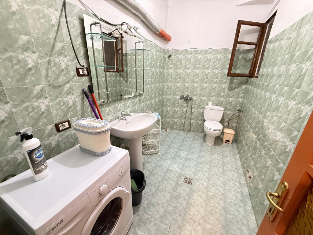 🏡 JEPET ME QIRA APARTAMENT 2+1  📍 Konviktet e Inxhinierisë së Ndërtimit💰 Çmimi: 50,000 lekë/muaj