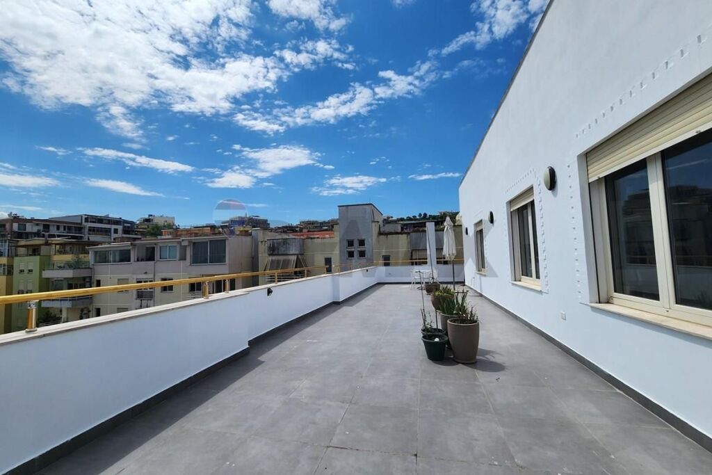 PENTHOUSE 2+1+2 IN AFFITTO VICINO AL LAGO