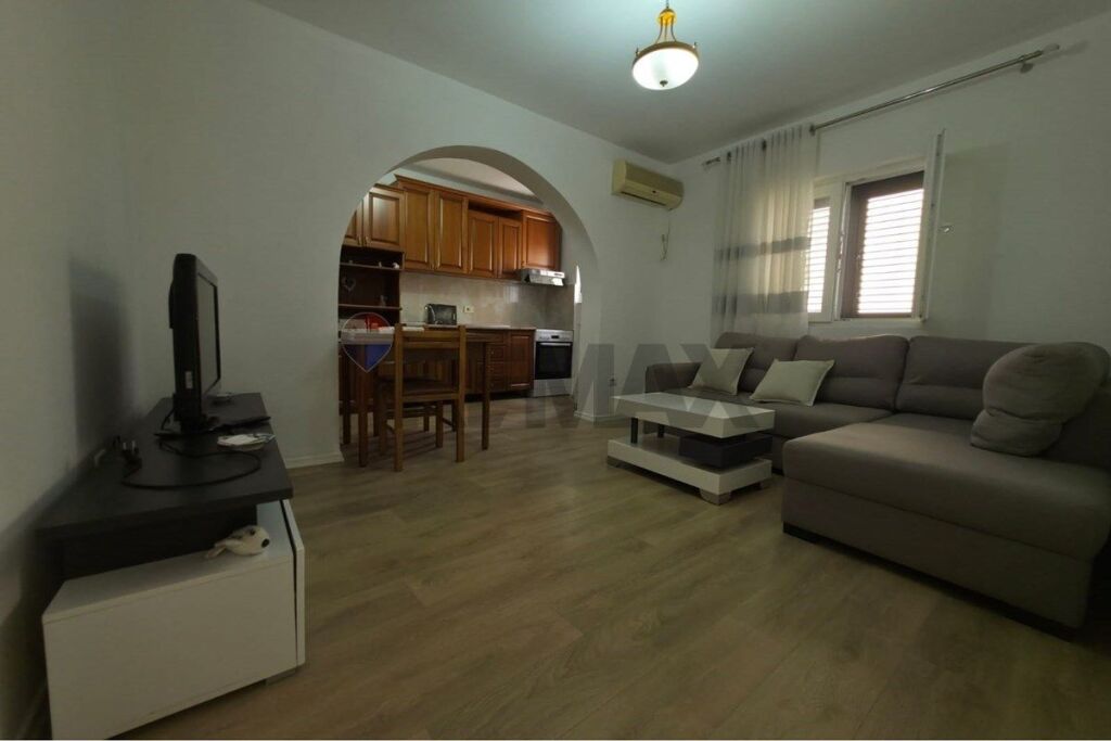 Apartament - Për Qira - Qyteti Studenti, Tiranë