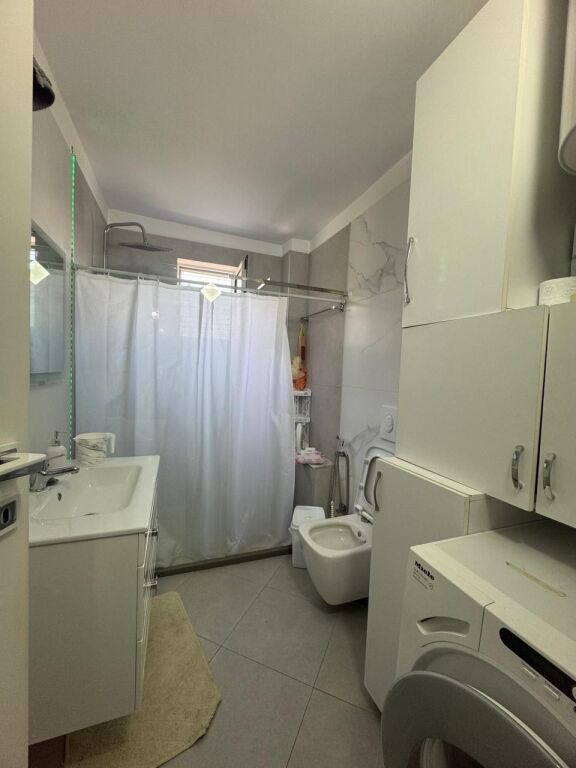 Jepet me qera apartament 1+1 te ish-Parku