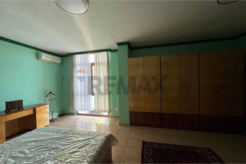 APARTAMENT 3+1+2 PER SHITJE , TRENI