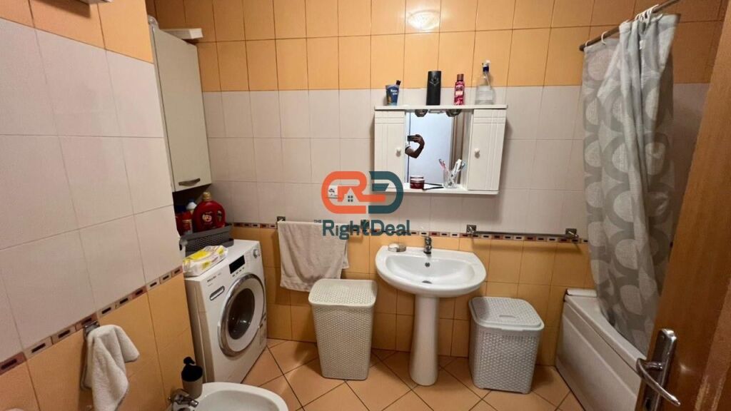 A Zogu I Zi, Appartamento 1+1 In Vendita Con Spazi Ampi E Pianta Regolare !!!