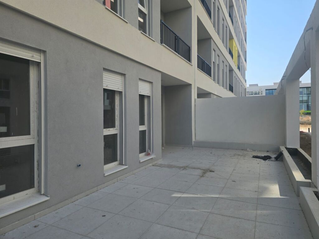 Apartament me Verande ne Univers City