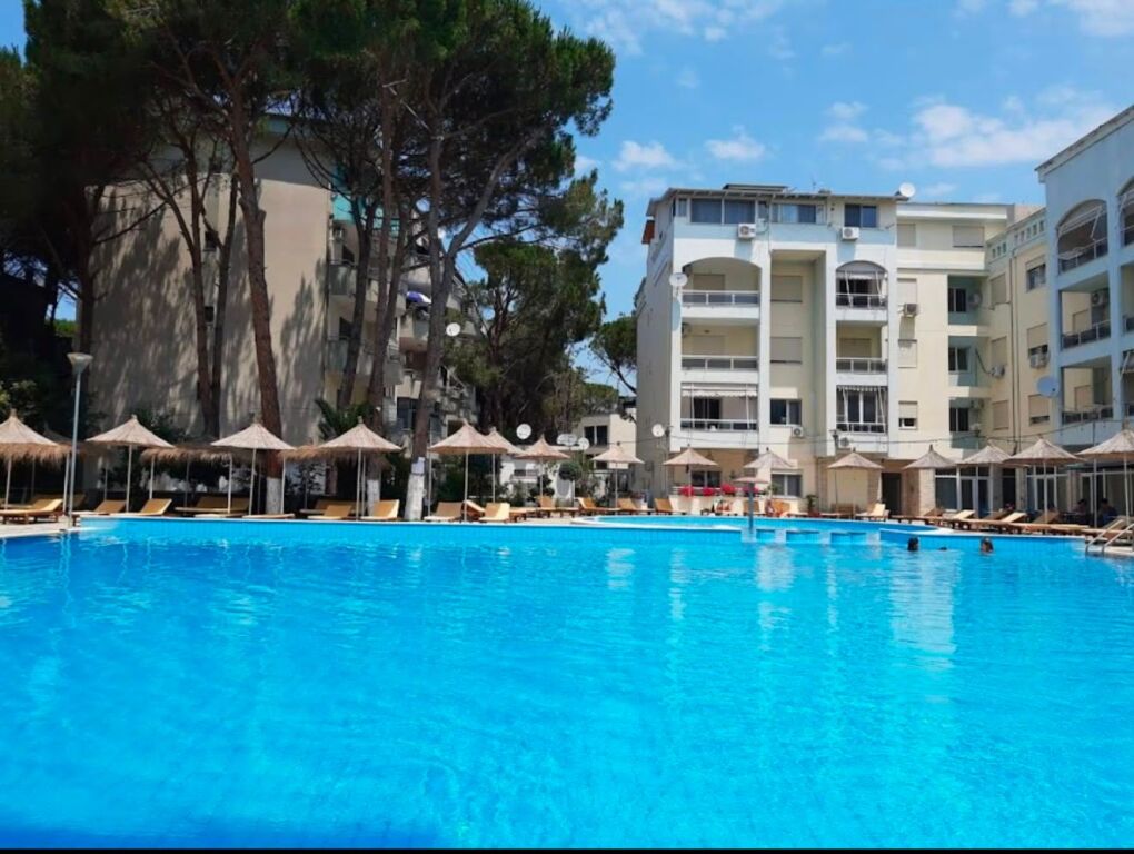 Shitet Apartament 1+1 – Mali i Robit