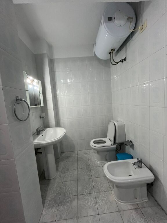 Tirane, house for rent 2+1+Balcony 1st Floor, 110 m² 600 € (Kristina Koljaka, 150m from American Hospital 2, Tirana)
