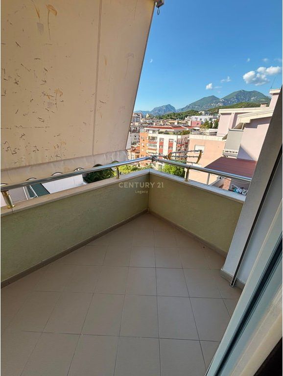 Apartament 2+1 Për Shitje në Fresku, Tiranë