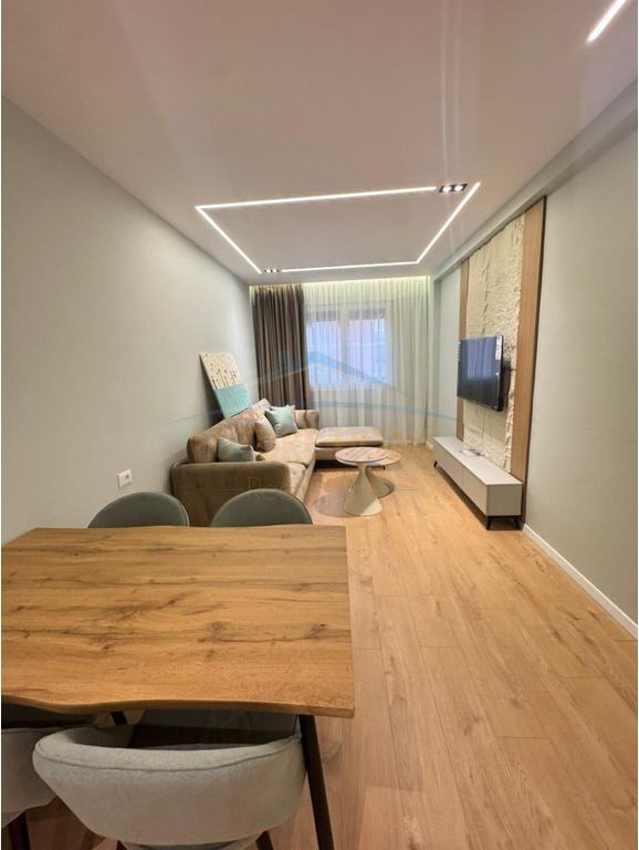 Shitet, Apartament 2+1, Misto Mame