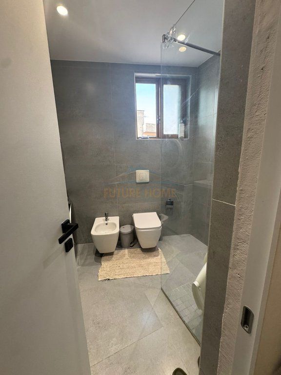 Shitet, Apartament 1+1 i konvertuar në 2+1, Pallatet Derveni ,Yzberisht.