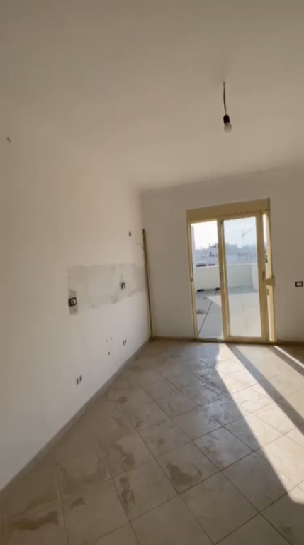 🔥OKAZION – ULJE ÇMIMI🔥🏡Shitet apartament 2+1 me verandë në Astir🔥