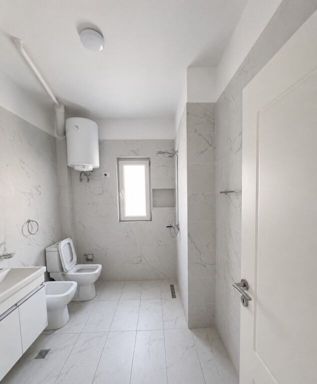 Qera | Ambjent Biznesi | 9 Katëshet | 500 €/muaj