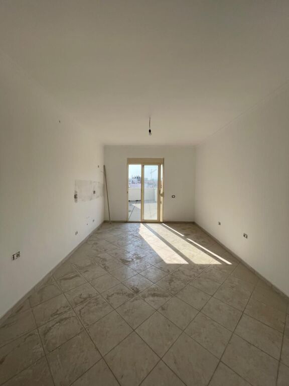 🏷️ OKAZION‼️ ULJE ÇMIMI‼️ | SHITET APARTAMENT 2+1 ME VERANDË – ASTIR