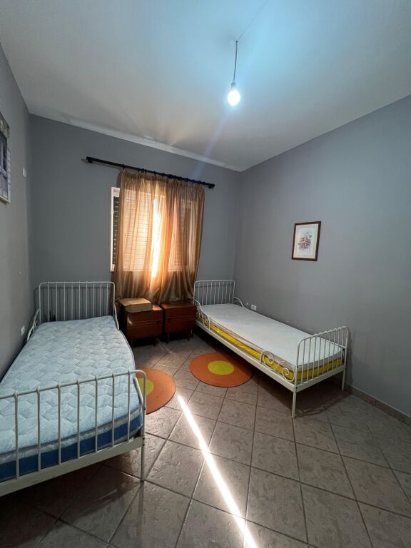 Affittasi 2+1  📍Via Njazi Meka, vicino alla Scuola di Medicina