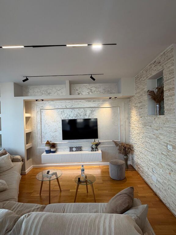 Apartament luksoz 2+1+2 me qira në Astir
