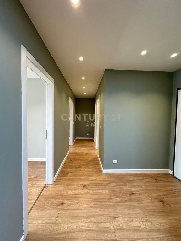 Office + 2 Parking Spaces for Rent at Lake View!