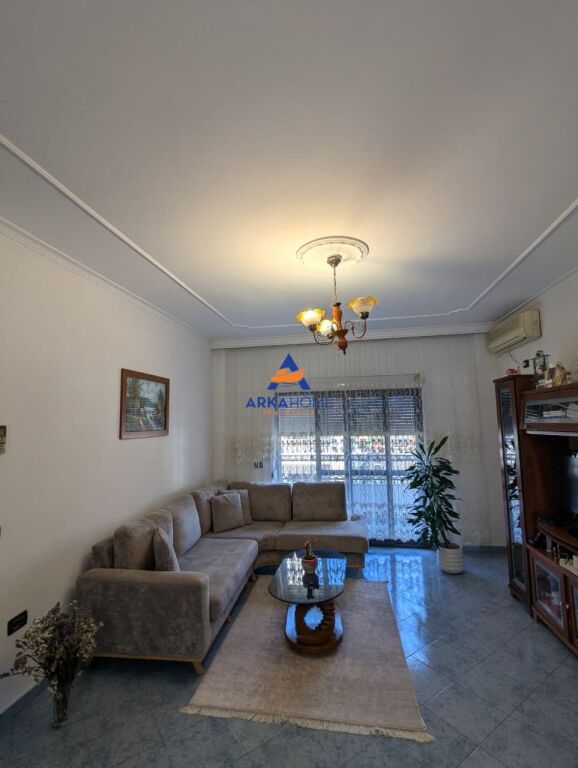 AFFITTASI APPARTAMENTO 2+1+BALCONE "VICINO AL NUOVO BOULEVARD" 52.000 LEKE