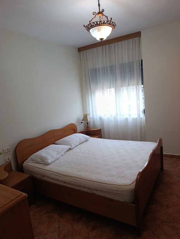 Affitto | Apartament 2 + 1 + 2 | Shkolla Bashkuar | 600 €/mese