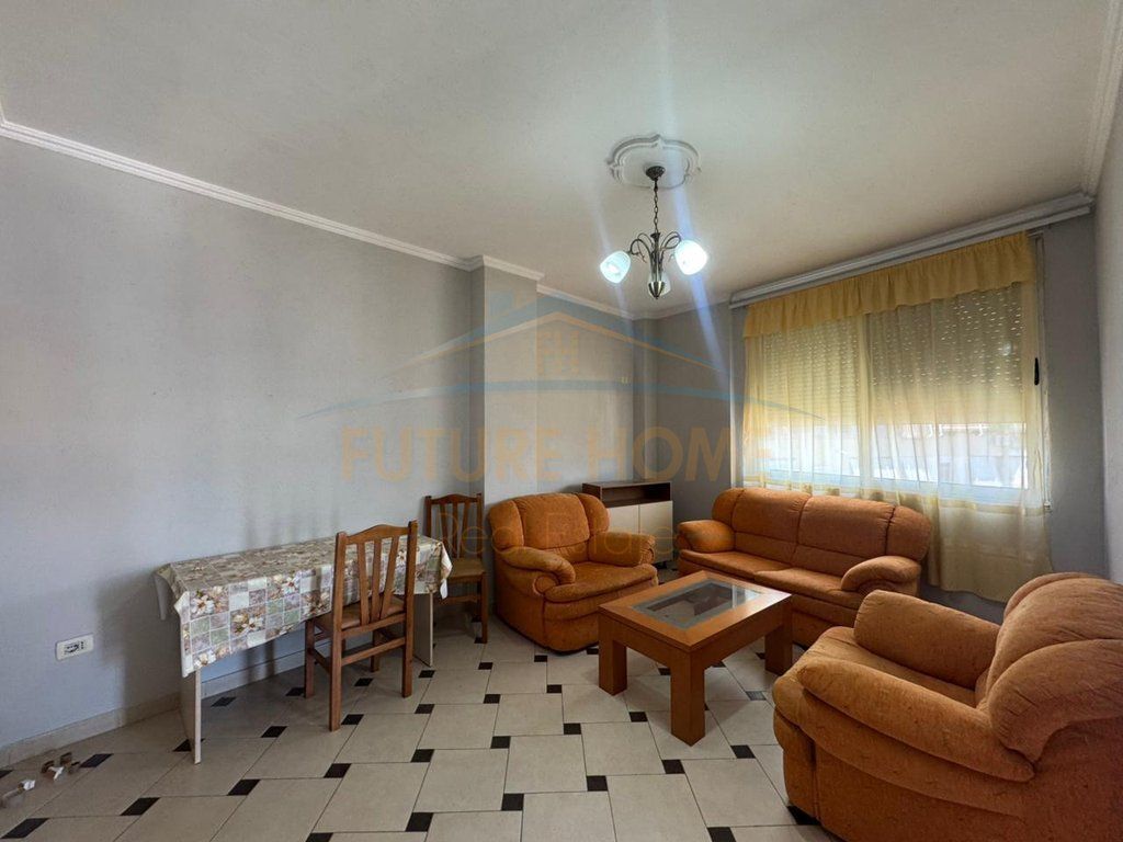 Affitto, Appartamento 1+1, Via Barrikadave, Tirana.