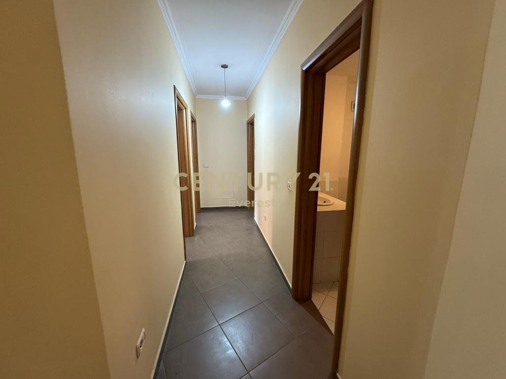 RRUGA E BOGDANEVE, APARTAMENT 3+1+2 PER QIRA