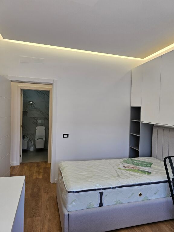 JEPET ME QIRA APARTAMENT MODERN 2+1+2+ post parkimi  – RRUGA 5 MAJI