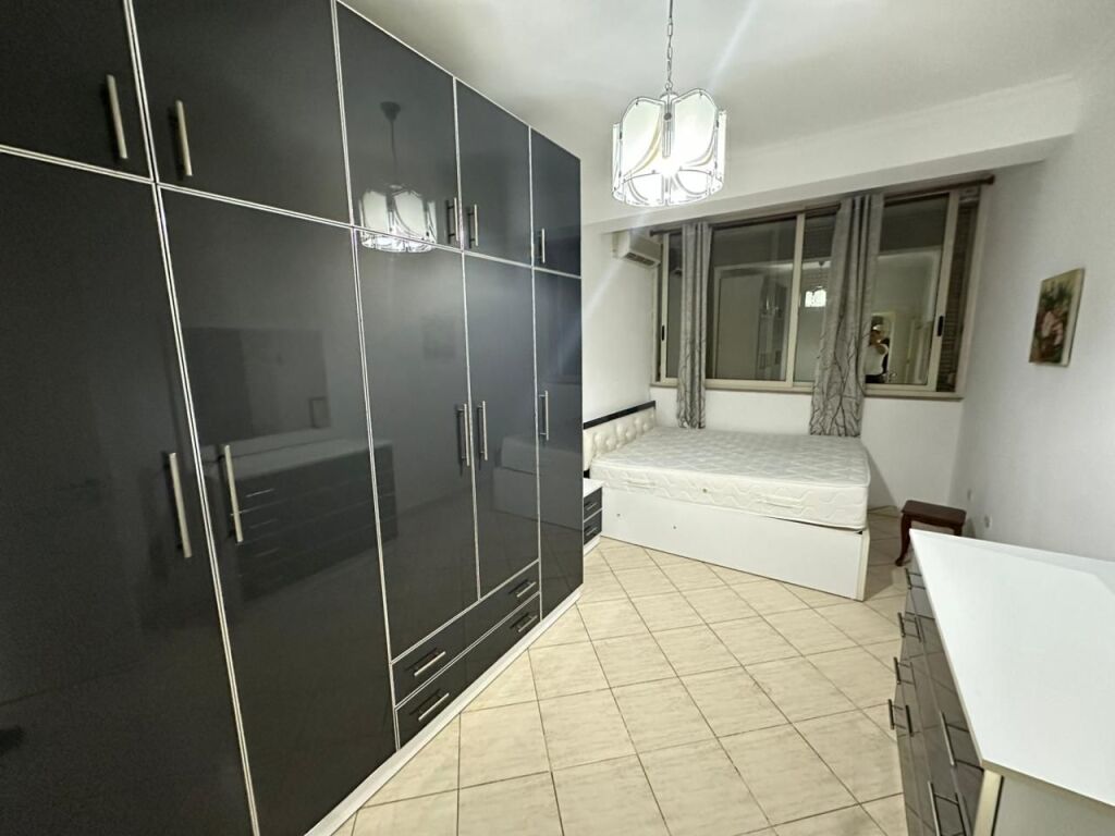 Affittasi appartamento 2+1=via Durazzo