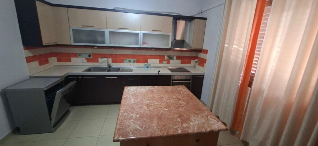 APPARTAMENTO IN AFFITTO 3+1+2 VIA ELBASANI 50.000 LEKE FH-91277